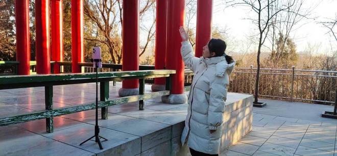自拍杆三脚架一键变焦记录美好瞬间！龙8游戏网址小米变焦支架自拍杆2(图8)