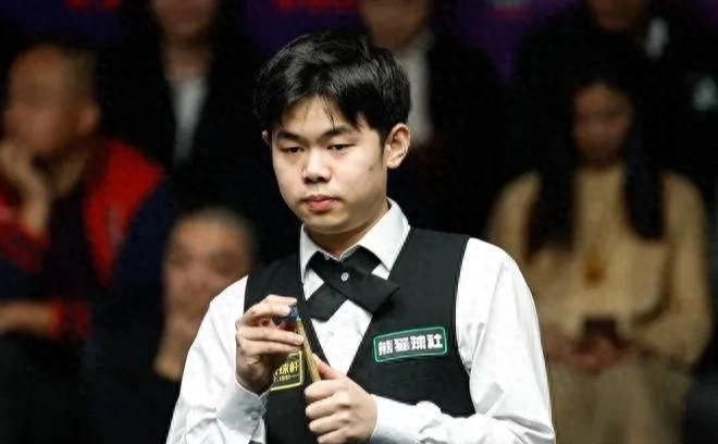 金斯肖国栋意外落败决赛悬念揭晓！龙8体育震惊！袁思俊2-6输给霍(图1)